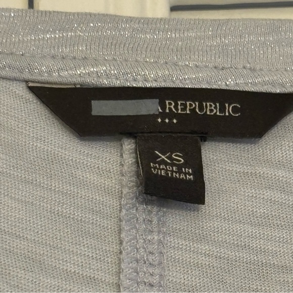 Banana Republic Gray Silver Metallic short Sleeve T-shirt Size XS NWT - Picture 3 of 5